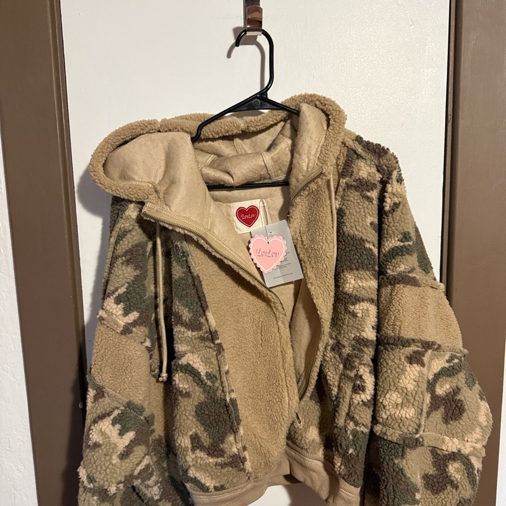 Camouflage women’s oversized teddy jacket.